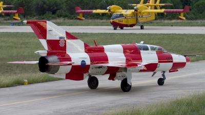 Photo ID 14326 by Chris Lofting. Croatia Air Force Mikoyan Gurevich MiG 21UMD, 165