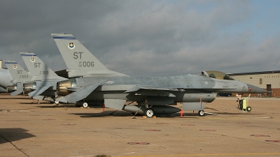 Photo ID 114017 by Paul Newbold. USA Air Force General Dynamics F 16A Fighting Falcon, 82 1006