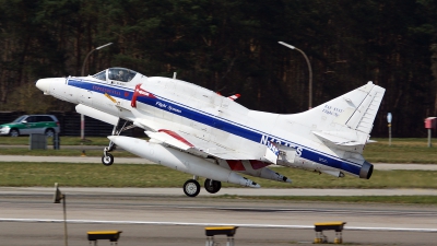 Photo ID 118248 by Lukas Kinneswenger. Company Owned BAe Systems Douglas A 4N Skyhawk, N434FS