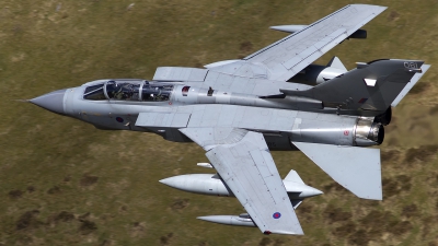 Photo ID 119082 by Chris Lofting. UK Air Force Panavia Tornado GR4, ZA595
