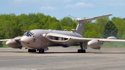 Photo ID 125571 by Chris Albutt. UK Air Force Handley Page Victor K2 HP 80, XM715