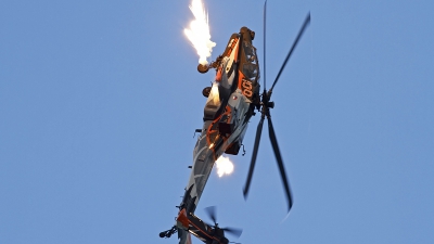 Photo ID 124190 by Niels Roman / VORTEX-images. Netherlands Air Force Boeing AH 64DN Apache Longbow, Q 17