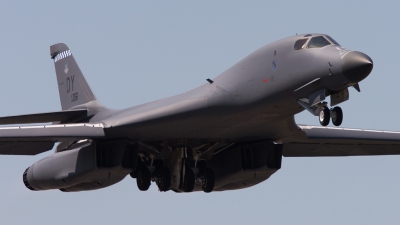 Photo ID 16513 by Tom Gibbons. USA Air Force Rockwell B 1B Lancer, 85 0061