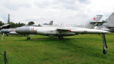 Photo ID 129155 by Martin Thoeni - Powerplanes. Russia Air Force Yakovlev Yak 25RV II, 11 RED