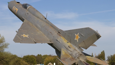 Photo ID 133246 by Chris Lofting. Russia Air Force Mikoyan Gurevich MiG 21PF, 117 RED