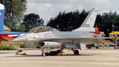 Photo ID 137603 by Jan Eenling. Netherlands Air Force General Dynamics F 16B Fighting Falcon, J 209