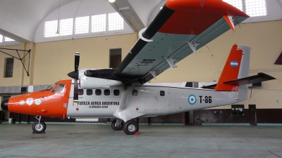 Photo ID 136741 by Martin Kubo. Argentina Air Force De Havilland Canada DHC 6 200 Twin Otter, T 86