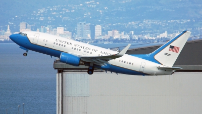 Photo ID 138557 by Gail Richard Snyder, III. USA Air Force Boeing C 40B 737 7CP BBJ, 01 0015