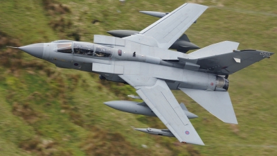 Photo ID 140168 by rinze de vries. UK Air Force Panavia Tornado GR4, ZA560