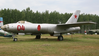 Photo ID 18371 by Zdenek Ondracek. Russia Air Force Ilyushin IL 28 Beagle, 04 RED