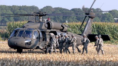 Photo ID 148926 by Carl Brent. USA Army Sikorsky UH 60A Black Hawk S 70A, 88 26071