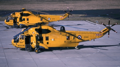 Photo ID 149715 by Tom Gibbons. UK Air Force Westland Sea King HAR 3, ZE368