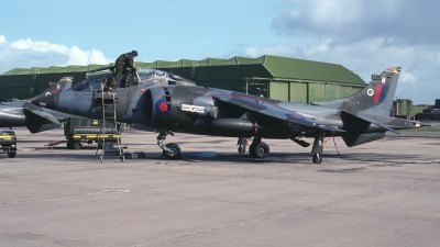 Photo ID 149788 by Tom Gibbons. UK Air Force Hawker Siddeley Harrier T 4A, XW265