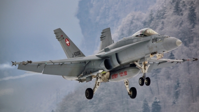 Photo ID 152557 by Rebecca Metkemeier. Switzerland Air Force McDonnell Douglas F A 18C Hornet, J 5006