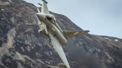 Photo ID 153675 by Tom Dean. UK Air Force Eurofighter Typhoon FGR4, ZK353