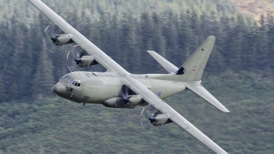 Photo ID 154465 by Paul Massey. UK Air Force Lockheed Martin Hercules C5 C 130J L 382, ZH881