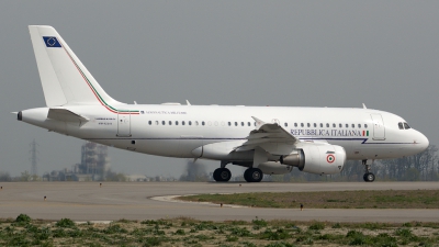 Photo ID 19339 by Fabrizio Berni. Italy Air Force Airbus A319 115 CJ, MM62243