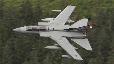 Photo ID 156298 by Tom Gibbons. UK Air Force Panavia Tornado GR4, ZA600