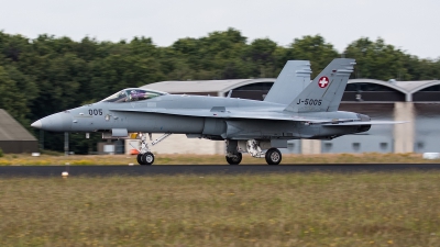 Photo ID 156286 by Thom Zalm. Switzerland Air Force McDonnell Douglas F A 18C Hornet, J 5005