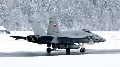 Photo ID 156426 by Joop de Groot. Switzerland Air Force McDonnell Douglas F A 18C Hornet, J 5020