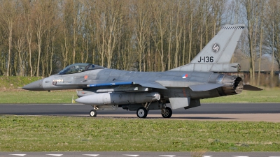 Photo ID 156579 by Peter Terlouw. Netherlands Air Force General Dynamics F 16AM Fighting Falcon, J 136