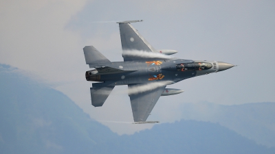 Photo ID 160748 by Diamond MD Dai. Taiwan Air Force General Dynamics F 16B Fighting Falcon, 6820