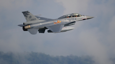 Photo ID 160750 by Diamond MD Dai. Taiwan Air Force General Dynamics F 16B Fighting Falcon, 6820