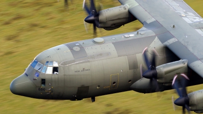 Photo ID 165904 by Neil Bates. UK Air Force Lockheed Martin Hercules C5 C 130J L 382, ZH886