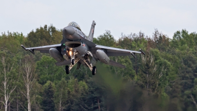 Photo ID 167135 by Bartosz Torbicki. Poland Air Force General Dynamics F 16D Fighting Falcon, 4086