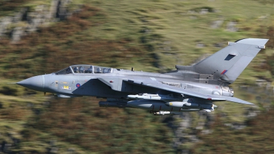 Photo ID 20602 by Paul Cameron. UK Air Force Panavia Tornado GR4, ZA406