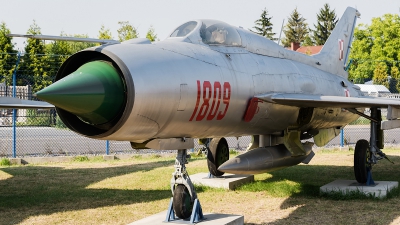 Photo ID 172646 by Alex van Noye. Poland Air Force Mikoyan Gurevich MiG 21PF, 1809