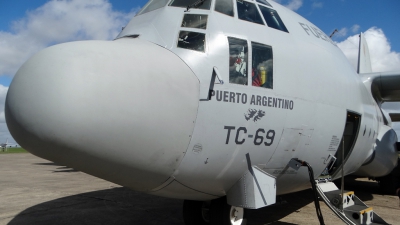 Photo ID 174357 by Martin Kubo. Argentina Air Force Lockheed KC 130H Hercules L 382, TC 69