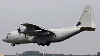 Photo ID 175936 by Richard de Groot. Italy Air Force Lockheed Martin C 130J Hercules L 382, MM62184