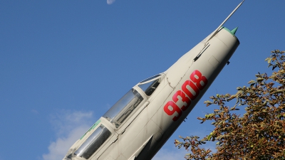 Photo ID 186093 by Barry Swann. Poland Air Force Mikoyan Gurevich MiG 21UM, 9308