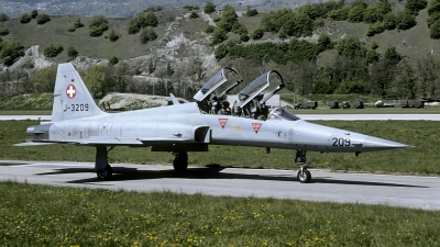 Photo ID 191817 by Joop de Groot. Switzerland Air Force Northrop F 5F Tiger II, J 3209