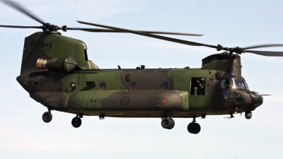 Photo ID 196475 by Richard de Groot. Canada Air Force Boeing Vertol CH 147F Chinook, 147304
