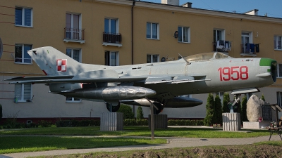 Photo ID 199307 by W.A.Kazior. Poland Air Force Mikoyan Gurevich MiG 19PM, 908