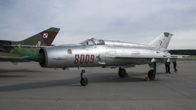 Photo ID 200055 by W.A.Kazior. Poland Air Force Mikoyan Gurevich MiG 21MF, 8009