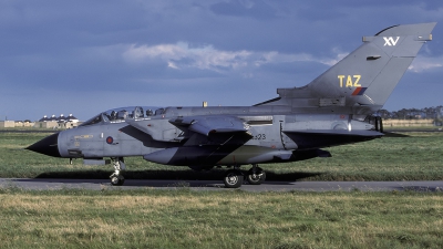 Photo ID 200248 by Chris Lofting. UK Air Force Panavia Tornado GR1 T, ZA323