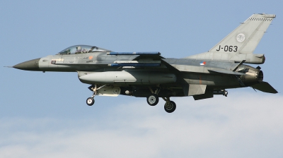 Photo ID 208090 by Arie van Groen. Netherlands Air Force General Dynamics F 16AM Fighting Falcon, J 063