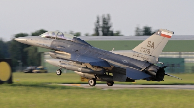 Photo ID 211592 by Milos Ruza. USA Air Force General Dynamics F 16D Fighting Falcon, 87 0376