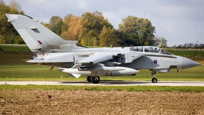 Photo ID 213997 by Carl Brent. UK Air Force Panavia Tornado GR4, ZD720