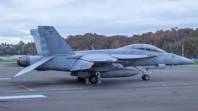 Photo ID 215093 by Paul Varner. USA Navy Boeing F A 18F Super Hornet, 166975