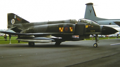 Photo ID 215124 by Arie van Groen. UK Air Force McDonnell Douglas Phantom FGR2 F 4M, XV402