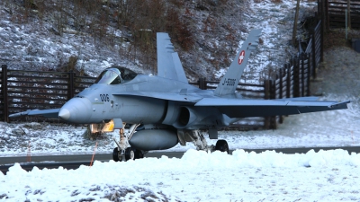 Photo ID 25069 by Rich Pittman. Switzerland Air Force McDonnell Douglas F A 18C Hornet, J 5006