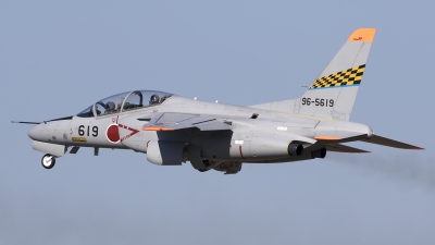 Photo ID 220310 by Chris Lofting. Japan Air Force Kawasaki T 4, 96 5619