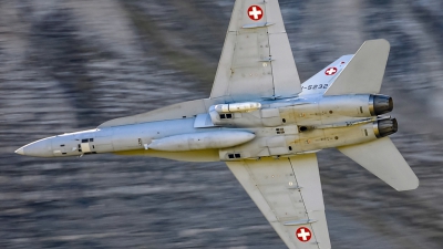Photo ID 220772 by Martin Thoeni - Powerplanes. Switzerland Air Force McDonnell Douglas F A 18D Hornet, J 5232
