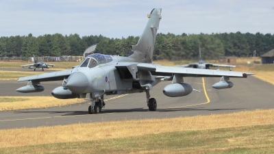 Photo ID 222835 by Barry Swann. UK Air Force Panavia Tornado GR4, ZA553