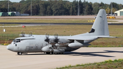 Photo ID 232529 by Mario Boeren. Italy Air Force Lockheed Martin KC 130J Hercules L 382, MM62178