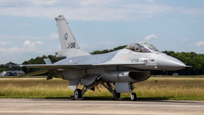 Photo ID 237206 by Jan Eenling. Netherlands Air Force General Dynamics F 16AM Fighting Falcon, J 016